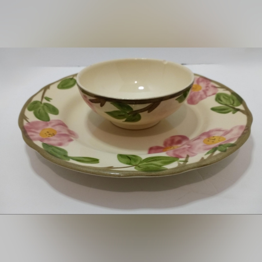 Johnson Bros Franciscan 'Dersert Rose' 1995 Plate and Bowl Set